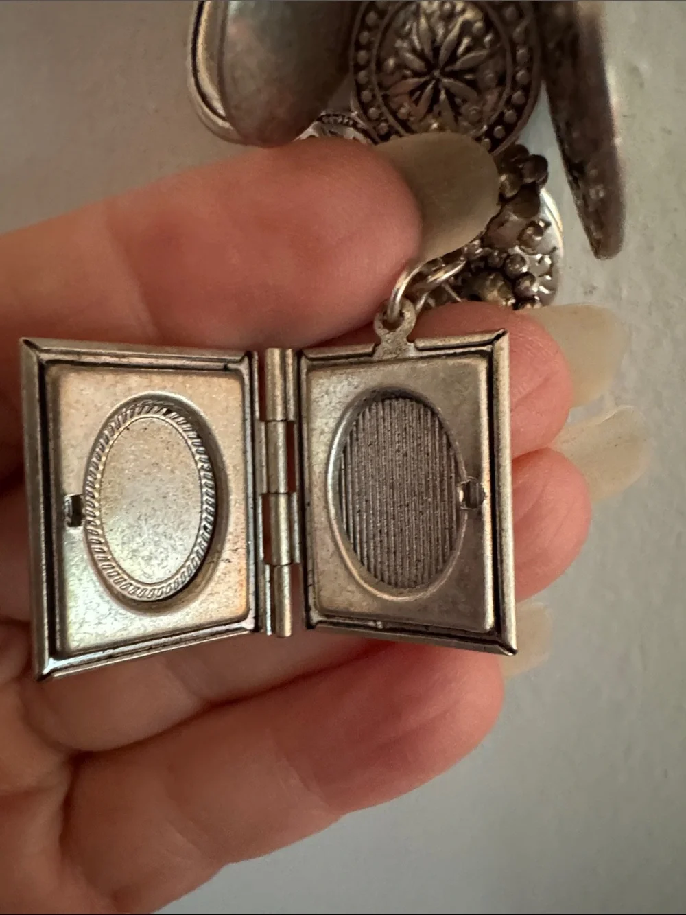 Premier Designs Silver-Tone Leaf & Charm for Photo Lockets Necklace